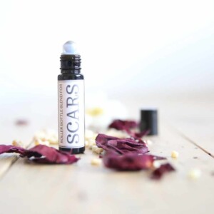 Label of a roller bottle made for scars.