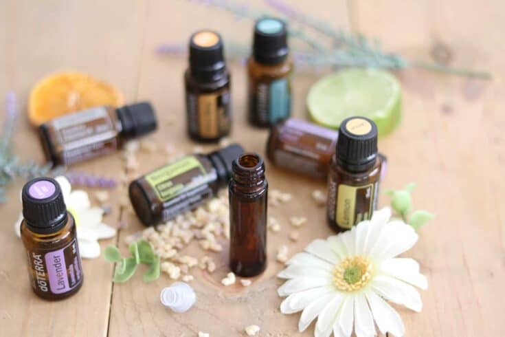 LEARN HOW TO MAKE THE ULTIMATE STRESS AND ANXIETY ROLLER BOTTLE. APPLYING ESSENTIAL OILS TOPICALLY CAN HELP WITH THE BODIES STRESS RESPONSE AND PROMOTE CALMNESS.