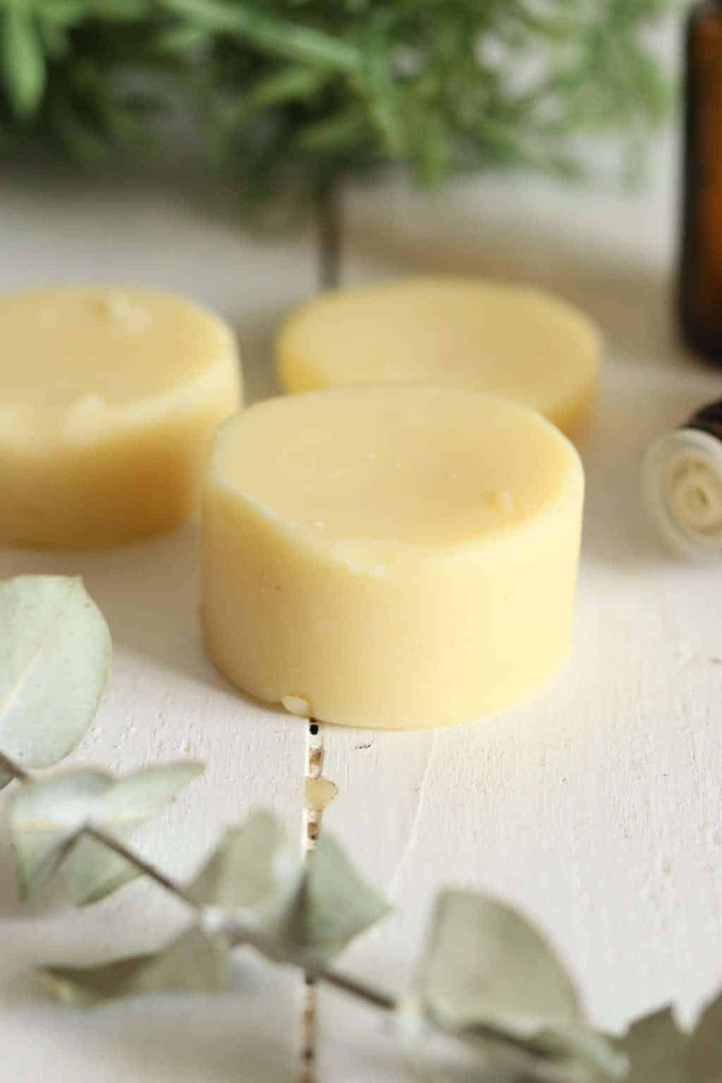 https://www.ouroilyhouse.com/wp-content/uploads/2019/06/DIY-Bug-Repellent-Lotion-Bars-e1559847008734.jpg