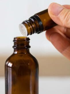 making face serum with essential oils