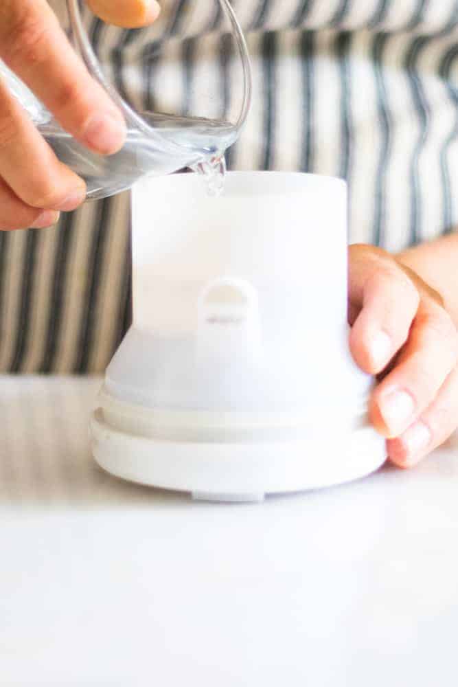 Cleaning a diffuser with vinegar to kill the mold.