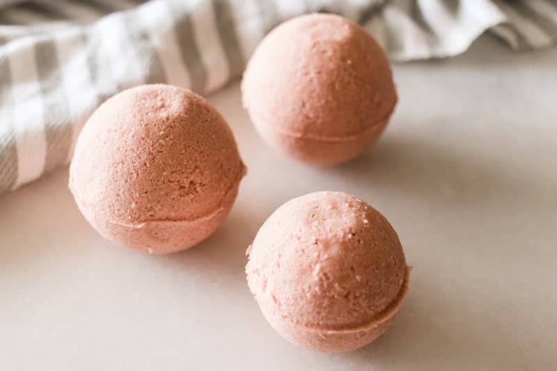 How to Make Bath Bombs Without Citric Acid: 12 Steps