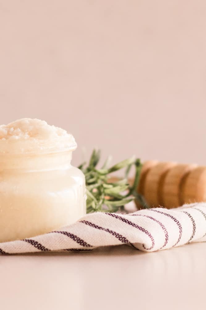 Homemade hair treatment cream to strengthen and lengthen hair.