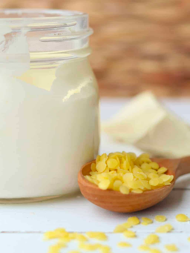 All natural sunscreen in a glass mason jar.