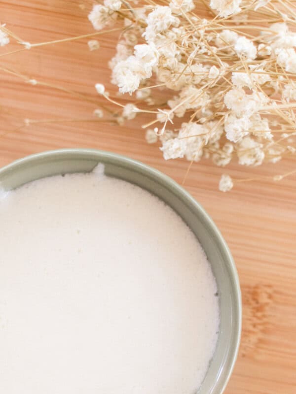 Homemade conditioner in a green bowl.
