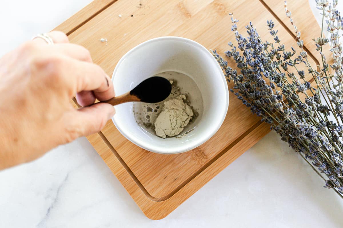A bowl of armpit detox mixture with lavender sprigs nearby. 
