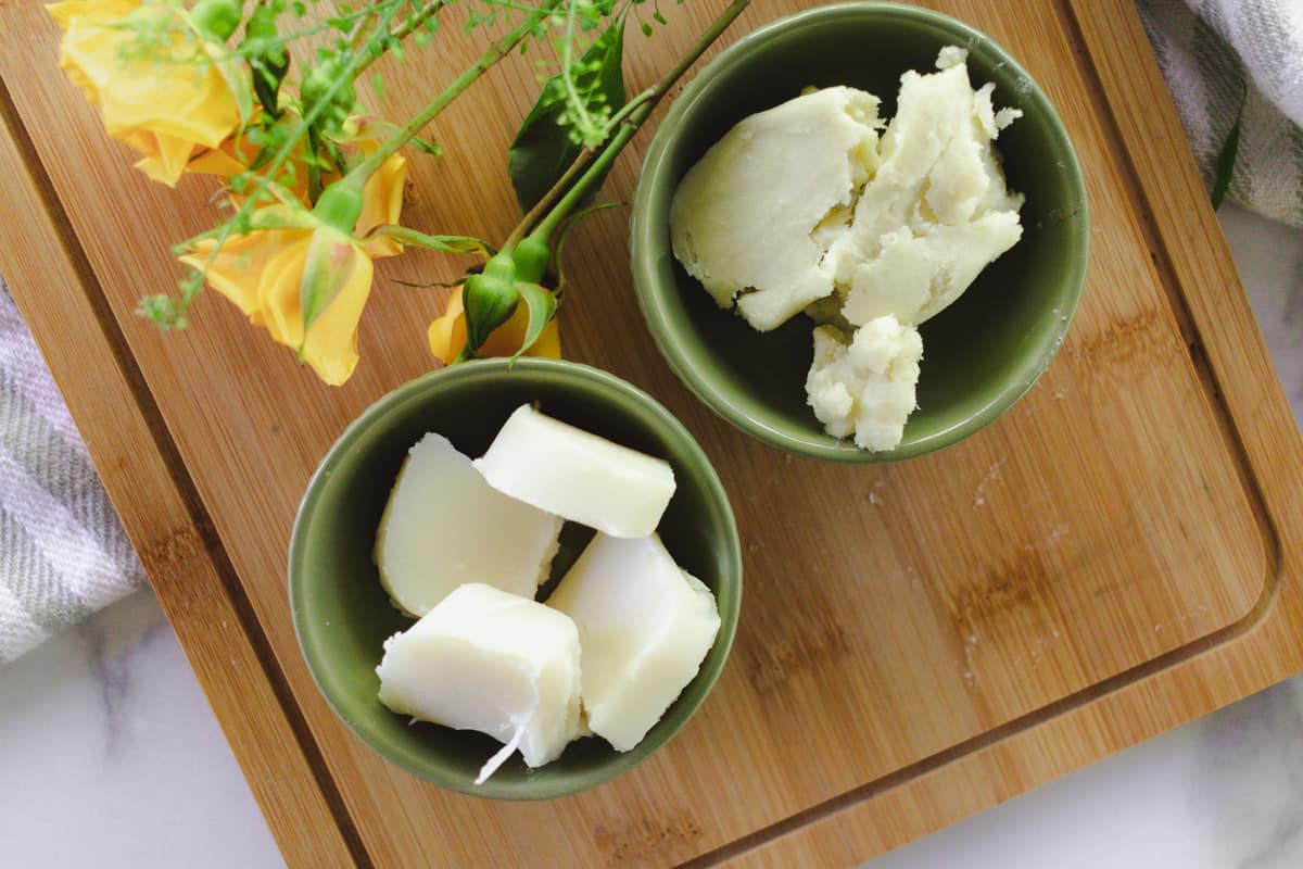 Mango butter and shea in ceramic bowls. 