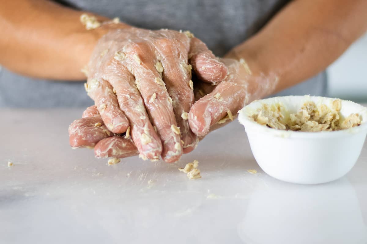Using oatmeal on the hands. 