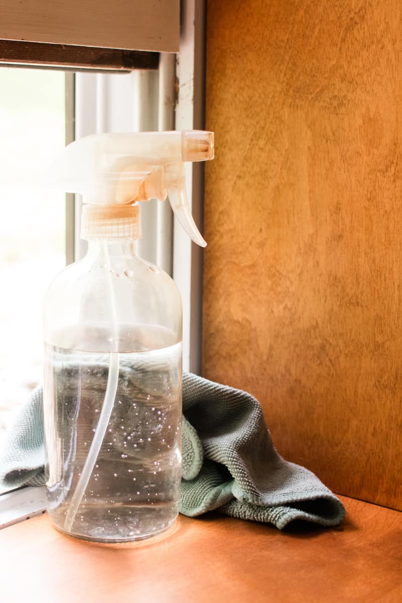 A clean window sill after cleaning with vinegar.