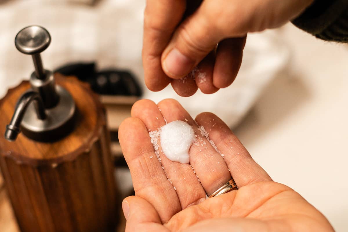 Mixing the conditioner with the salt.