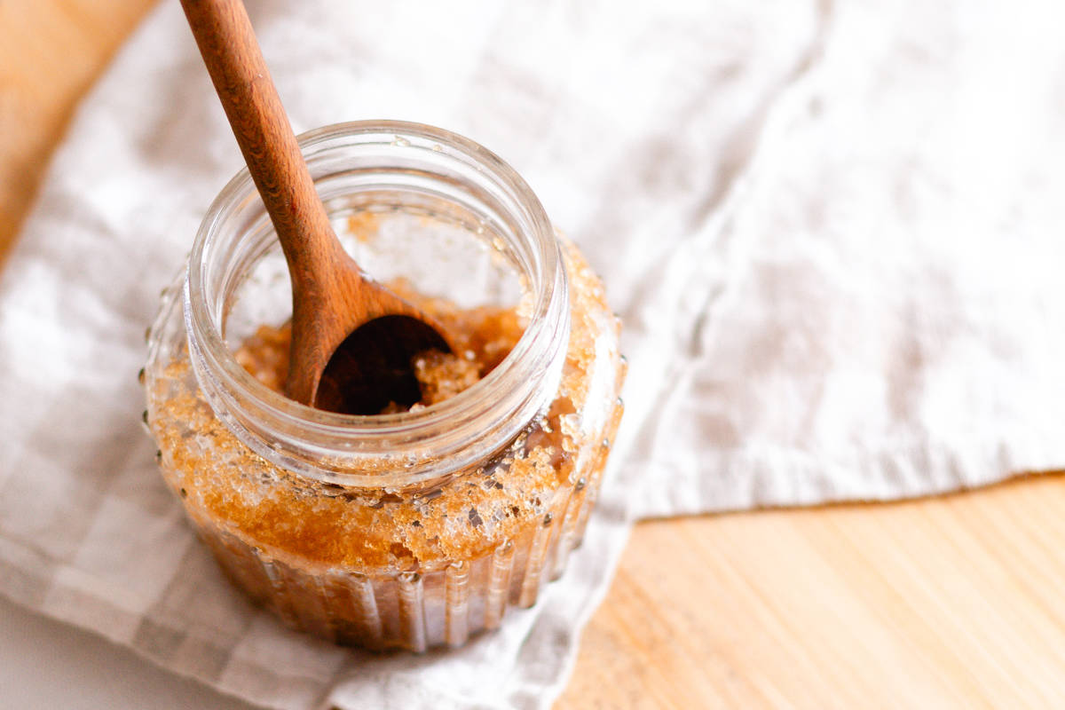 Homemade sugar and salt recipe for exfoliating the scalp. 