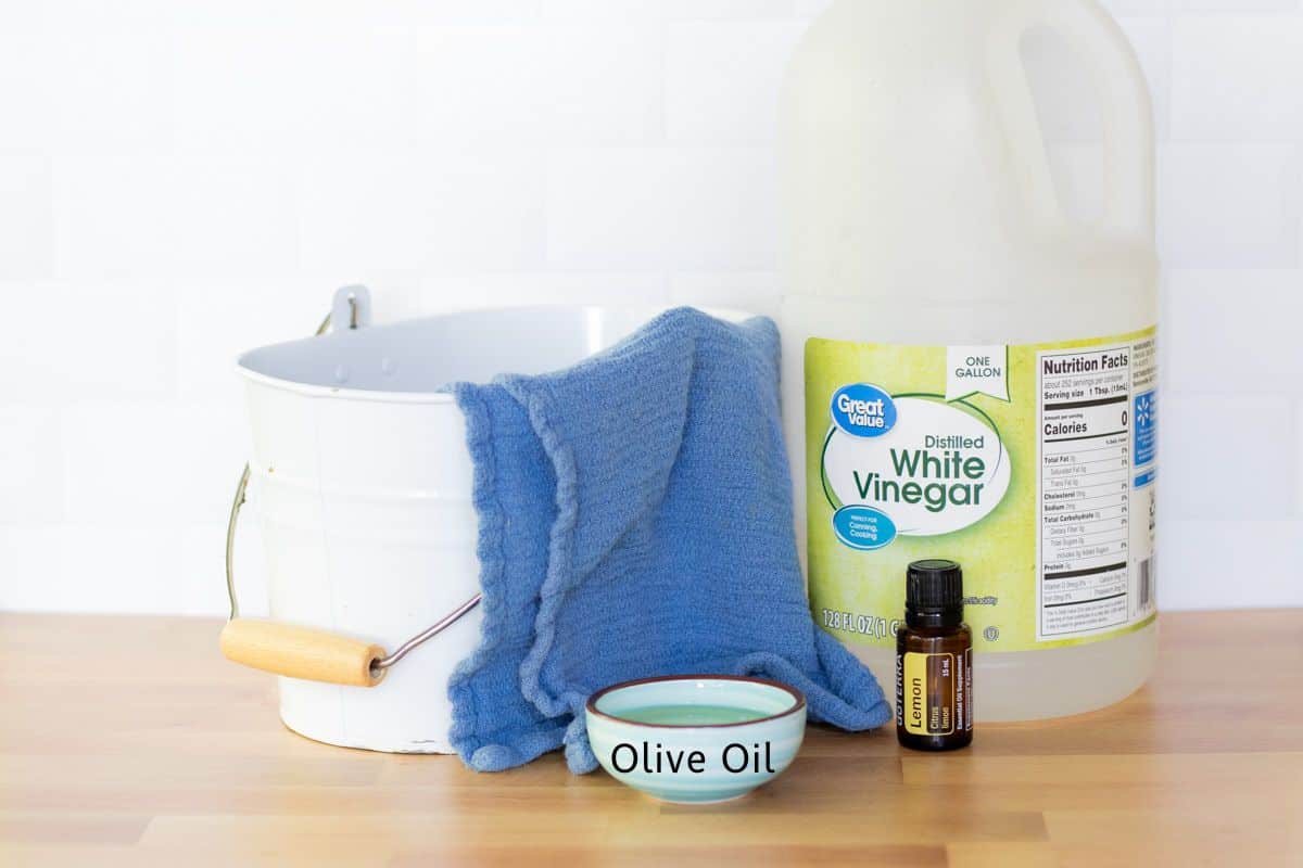 Vinegar wood floor cleaner ingredients.