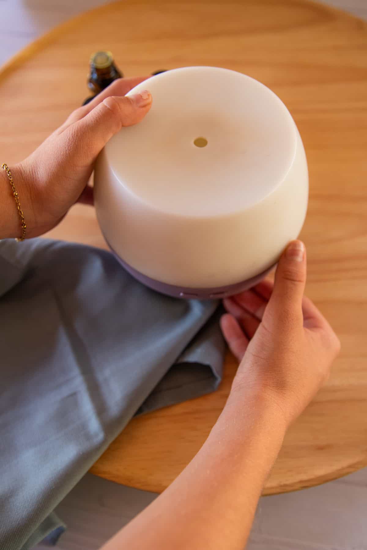Securing the lid onto a diffuser.