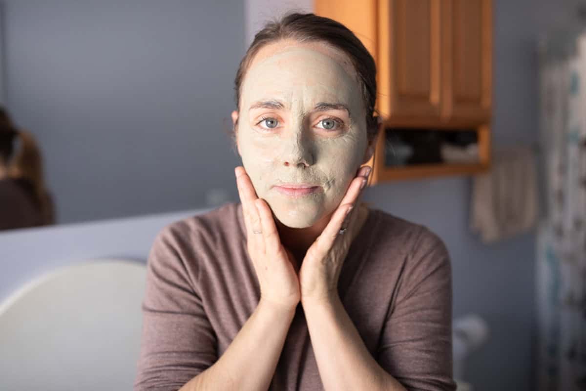 The author, Laura, with a bentonite clay face mask covering her face.